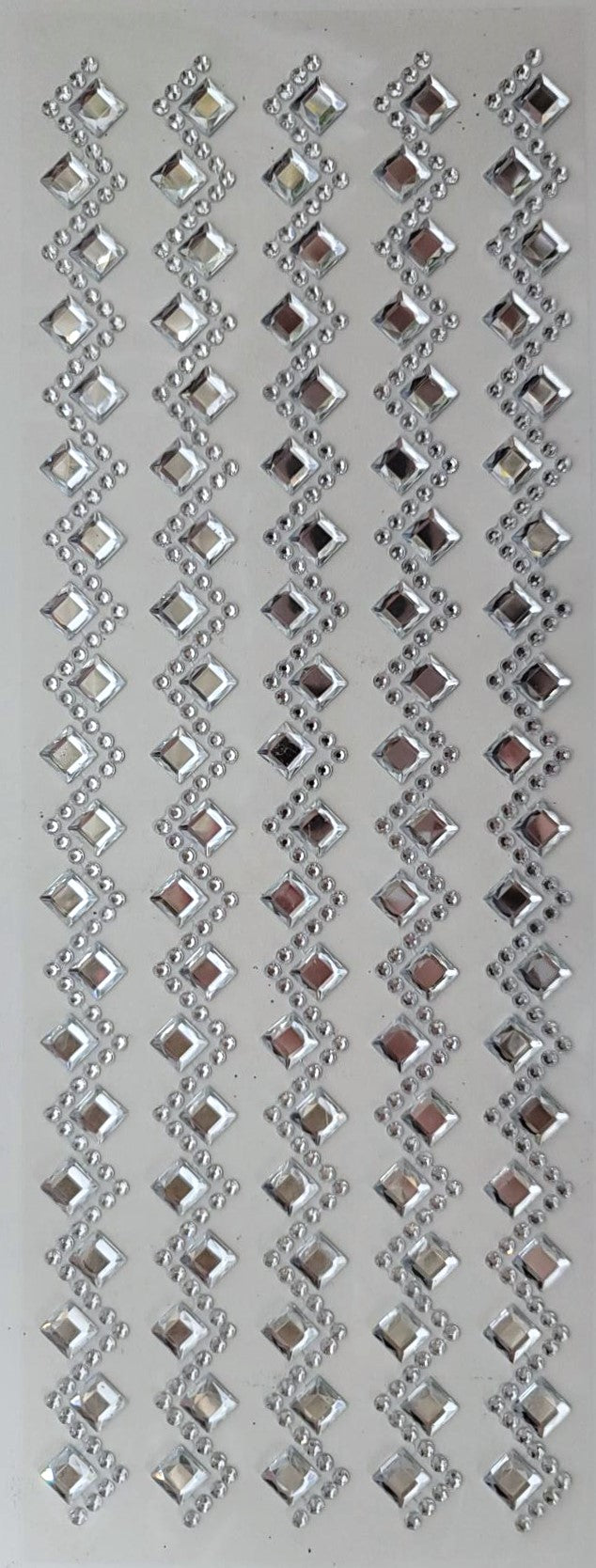 7446-SILVER  16MM WAVED & SQUARE GEMSTONE STICKER, 52"/PACK